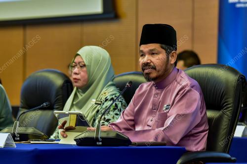 DATUK SERI DR MOHD UZIR MAHIDIN