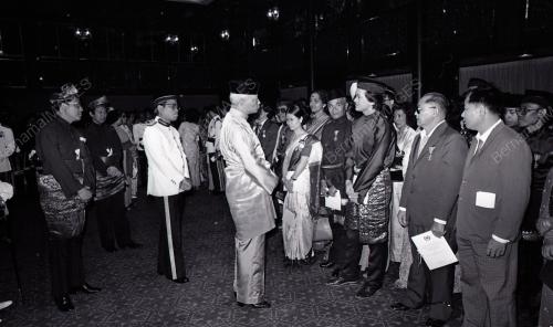 PINGAT DAN BINTANG
