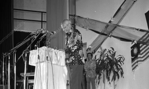 KL06_16012015_AGONG_PUISI
