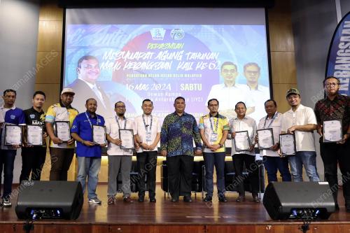 DATUK AZMAN ABIDIN