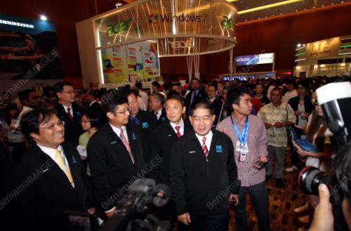 DATUK SERI MAXIMUS JOHNITY ONGKILI