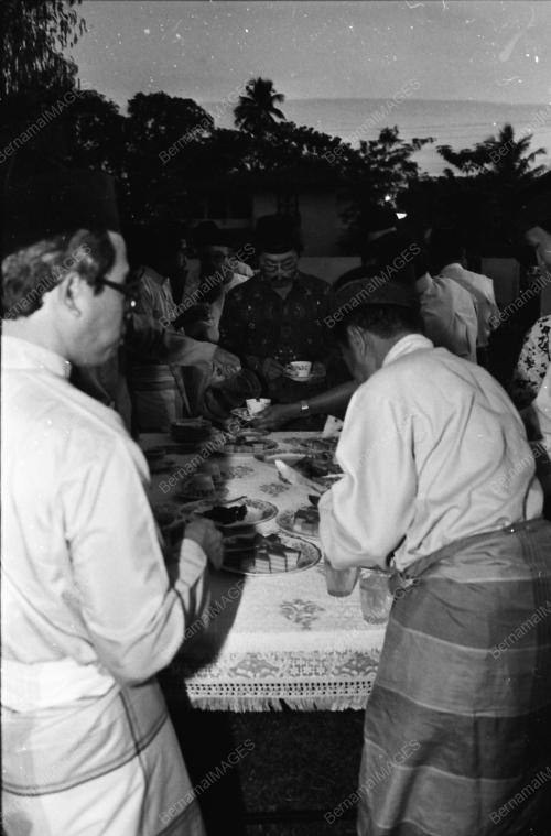BERBUKA