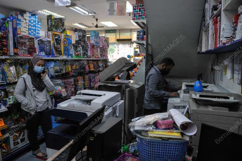 KEDAI BUKU DAN ALAT TULIS DIBENARKAN BEROPERASI
