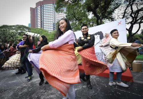 KL06_16092018_SARONG