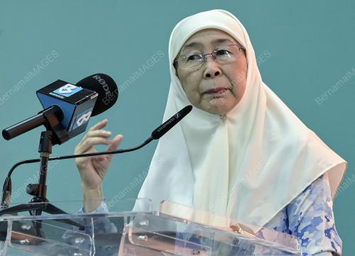 DATUK SERI DR WAN AZIZAH WAN ISMAIL