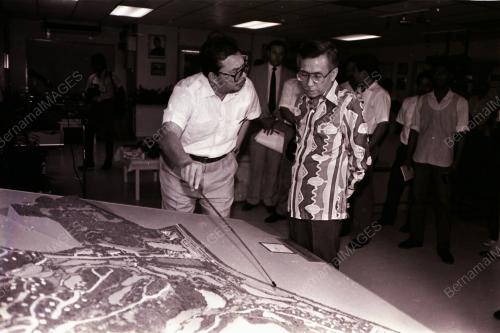 TUN DAIM ZAINUDDIN