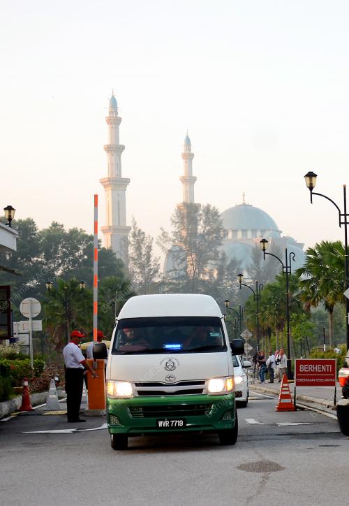 KL06_17022015_MAHKAMAH