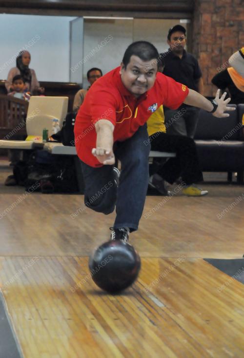 KL06_17032013_BOWLING