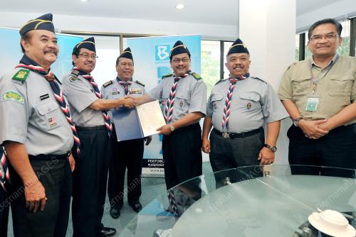 KL06_17042014_PENGAKAP