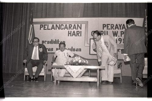 DG EDUCATION RASMI HARI GURU