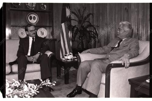 UNCHR REPRESENTATIVE CALLS ON FOREIGN MINISTER
