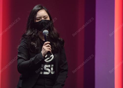 CAITLIN KANG