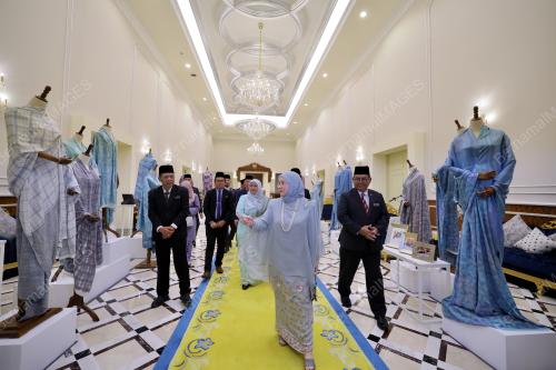 TUNKU AZIZAH AMINAH MAIMUNAH ISKANDARIAH