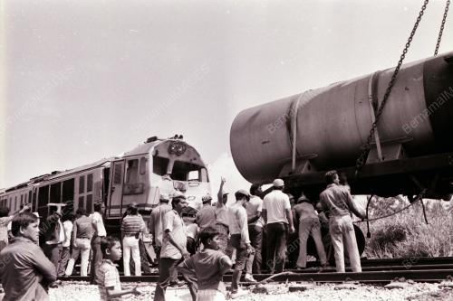 KERETAPI BARANG BERLANGGAR