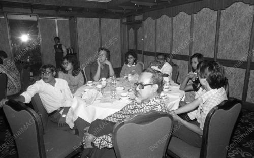 KL06_18022015_MAKAN_MALAM