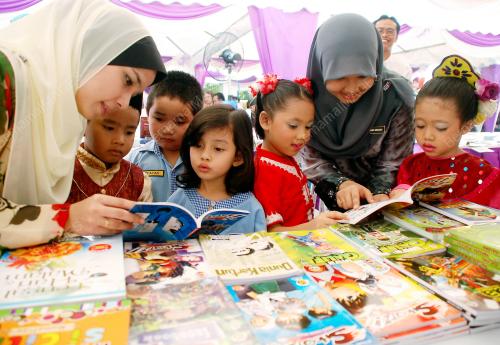 HARI BUKU