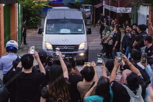 PENGHANTARAN PULANG PASANGAN PANDA GERGASI, FU WA DAN FENG