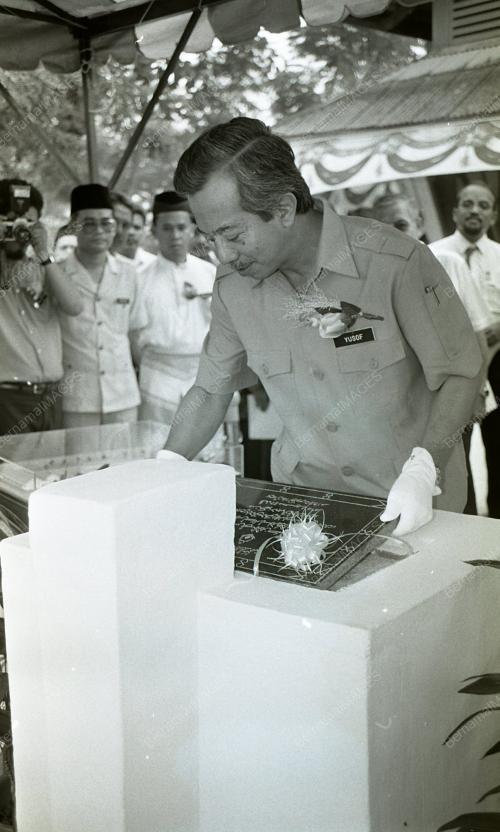 YUSOF NOOR RASMI TAPAK BENGKEL FAKIR MISKIN