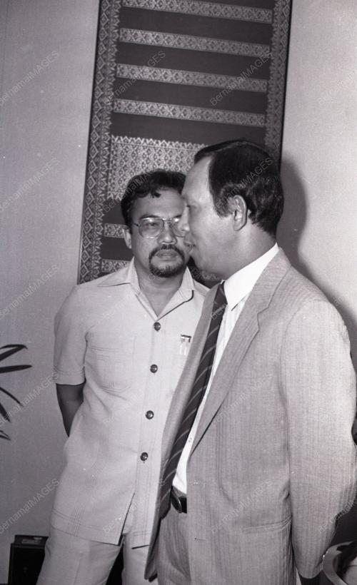 DISEMBER 1982