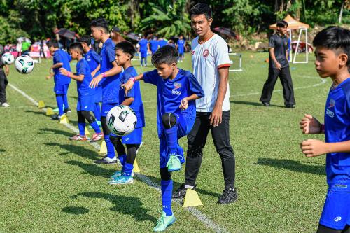 KLINIK BOLA SEPAK, INI PADANG KITA