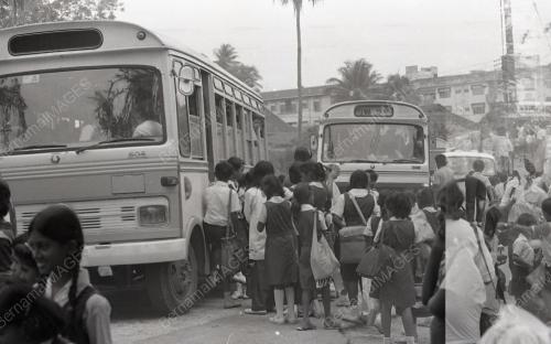 BAS SEKOLAH