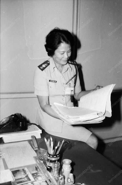 POLIS WANITA