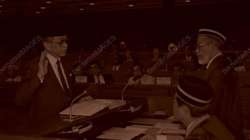 KL06_190390_SENATOR