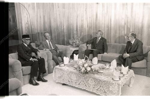 TALK BETWEEN MALAYSIA'S PM AND THAI PREMIER