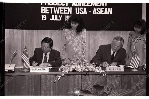 USA SIGNS AGREEMENT WITH ASEAN