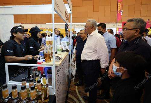 TAN SRI NOH OMAR