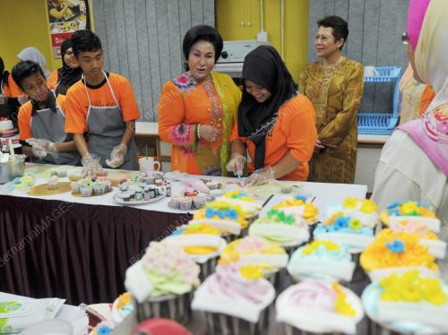 DATIN SERI ROSMAH MANSOR