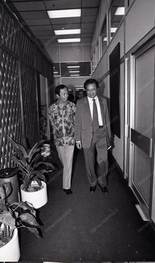 DR. MAHATHIR MOHAMAD