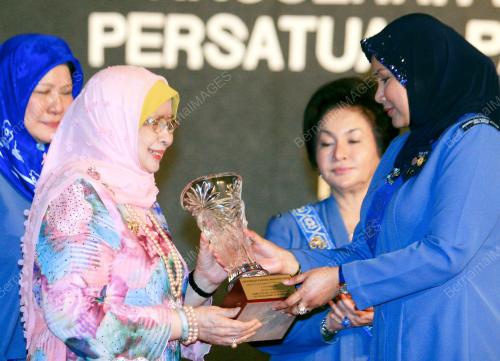 TUANKU NUR ZAHIRAH