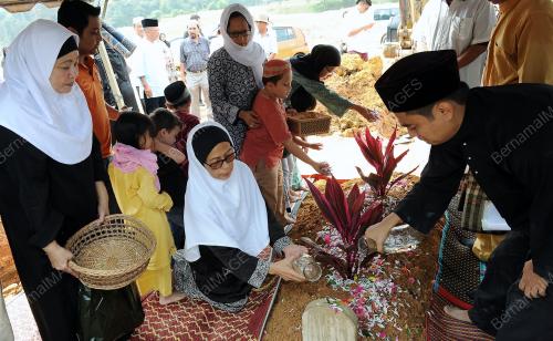 KL06_22012015_PUSARA_MAWAR
