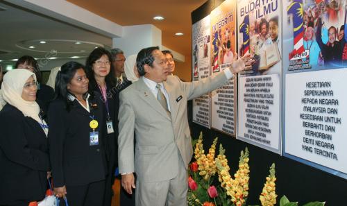 AHMAD MASLAN