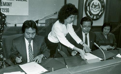 KL06_220390_PERJANJIAN