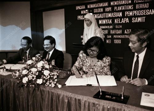 DATO' SERI RAFIDAH AZIZ