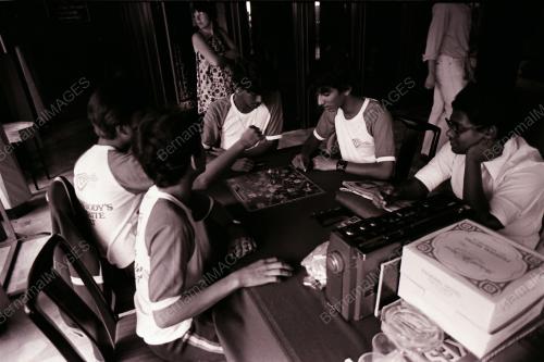 KL06_22111980_SNAKESLADDERS
