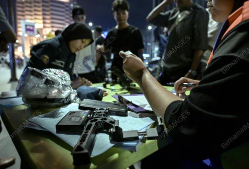 OPERASI DBKL JURUGAMBAR KLCC