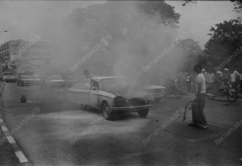 KERETA TERBAKAR