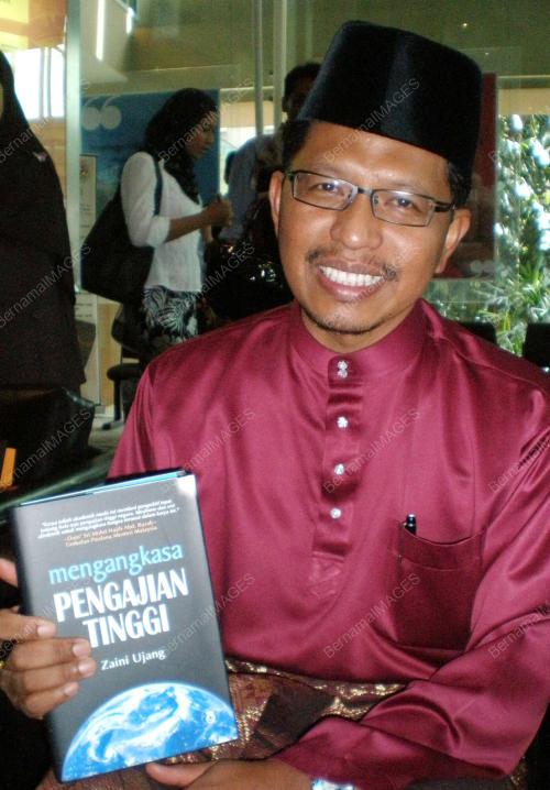 DR ZAINI UJANG