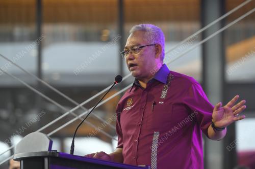 TAN SRI NOH OMAR