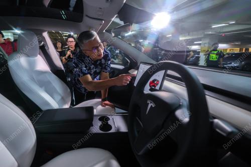 SENATOR TENGKU DATUK SERI ZAFRUL TENGKU ABDUL AZIZ