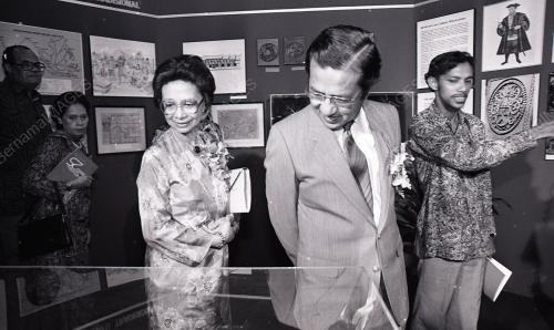 DR. MAHATHIR BIN MOHAMAD