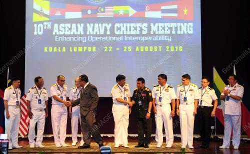 KL06_23082016_NAVY