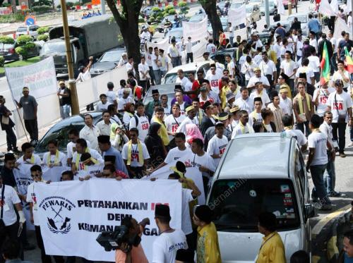 PEWARIS