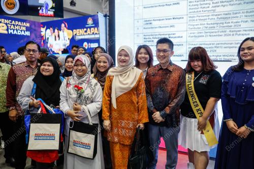 FADHLINA SIDEK