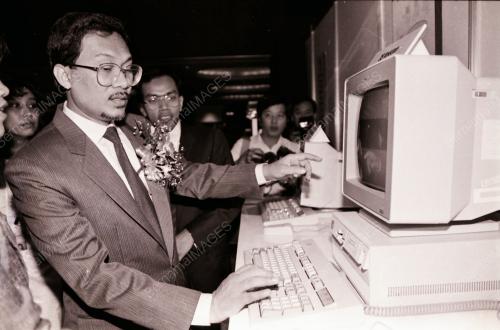 YB DATUK SERI ANWAR IBRAHIM