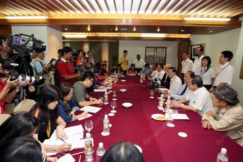 DAP - TUNKU ABDUL AZIZ