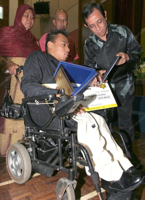 DZULKIFLI ABDUL RAZAK